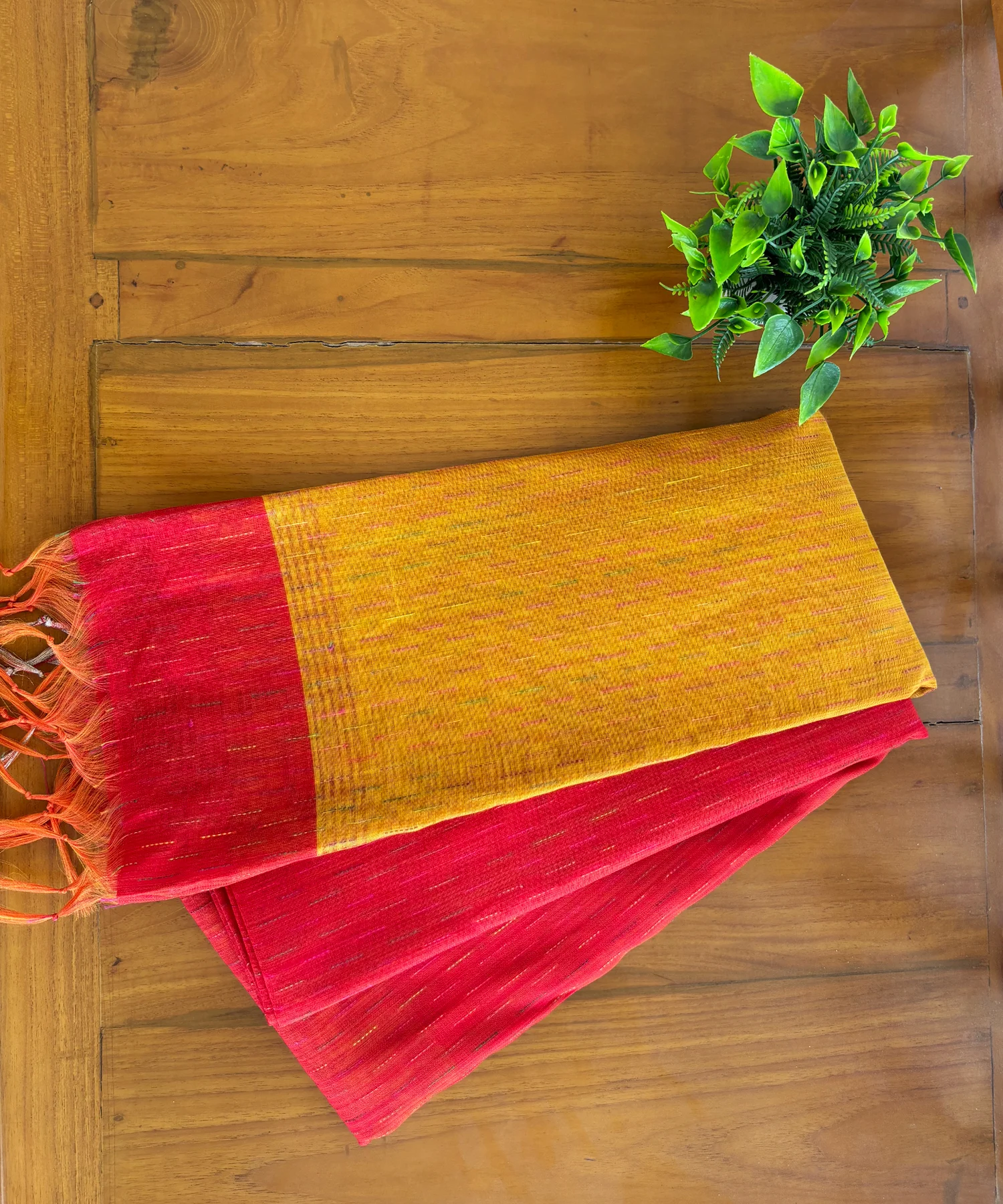 Sayona-Bavan-red-with-yellow