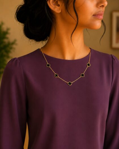 Elegant Clover Black Pendent
